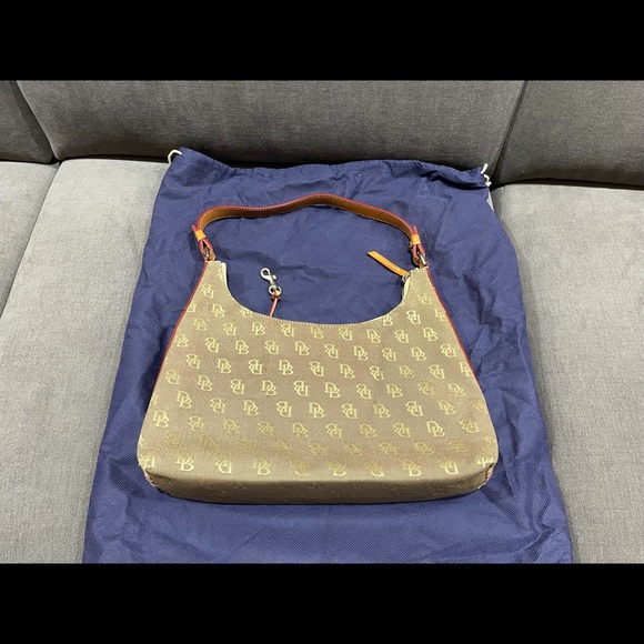 A vintage Dooney&Bourke monograph Canvas hobo - Picture 3 of 8